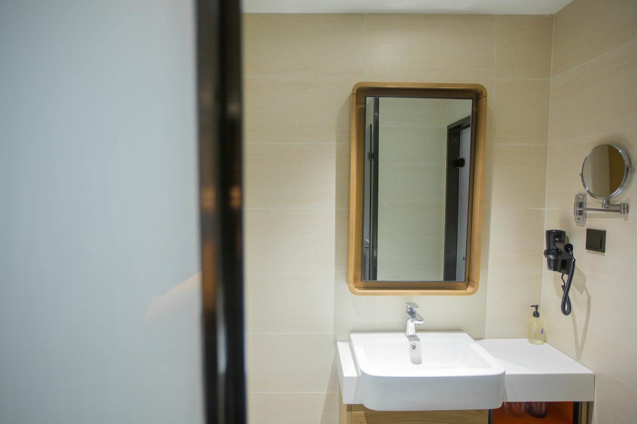 Hanting Premium Hotel Shanghai Plaza 66 Bagian luar foto